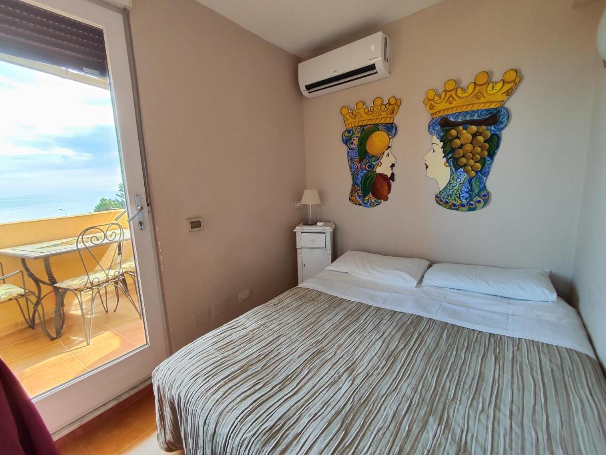 Villa Torre Dei Pirati à Letojanni Extérieur photo